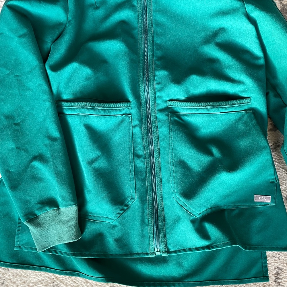 Figs hunter green bellery scrub Jacket - Picture 3 of 6